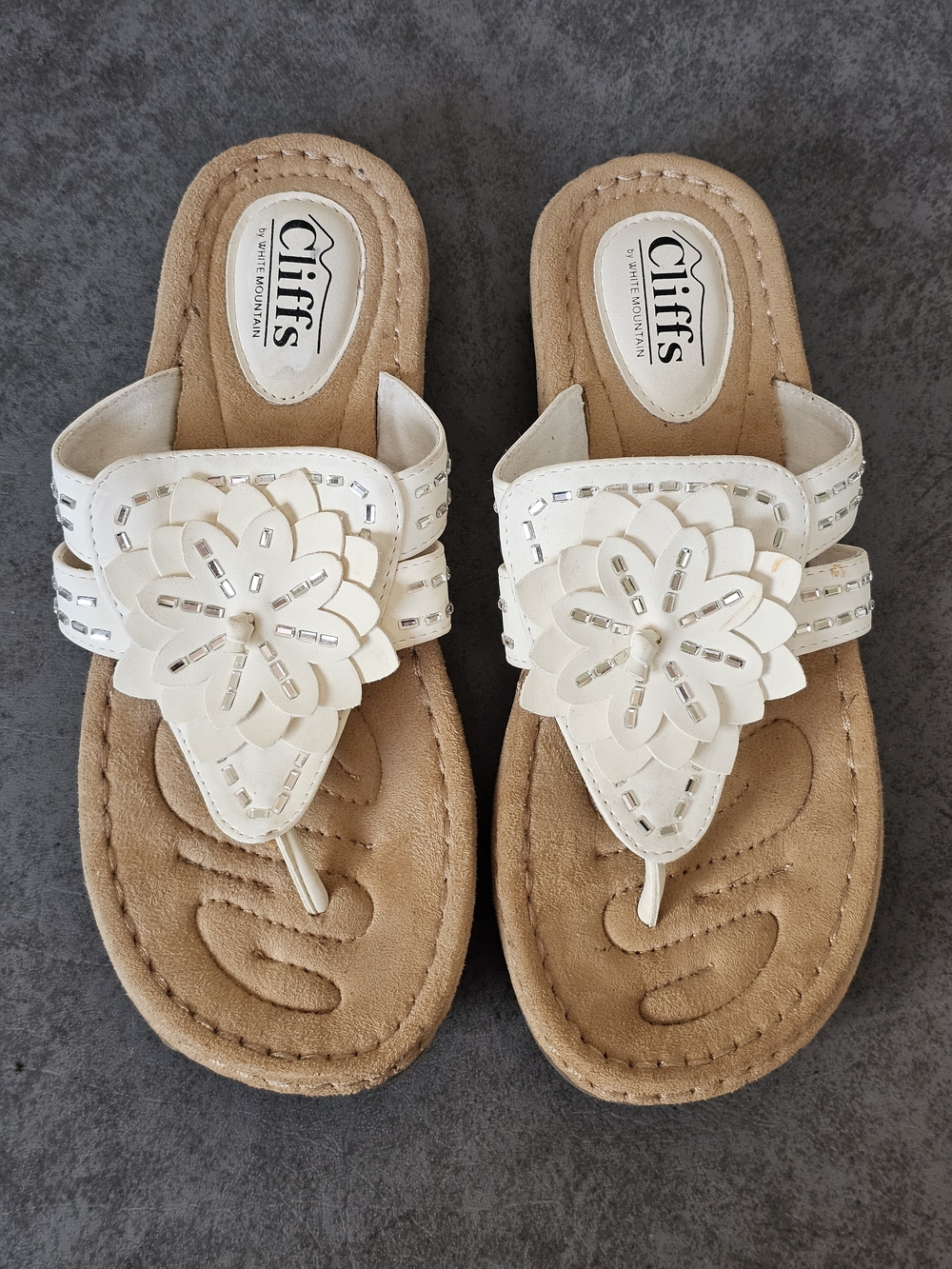White Floral Thong Sandals by Cliffs White Mountain Size 9 Women's